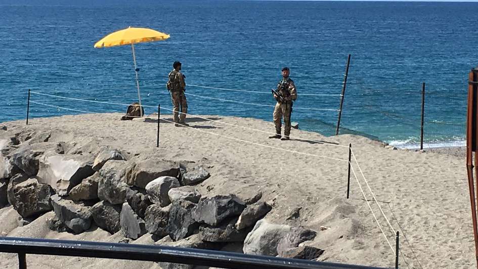 Soldiers guard the beaches in Sicily. Due to G7 Summit restrictions overcrowded boats with suffering refugees were forbidden to land in this area. © Welthungerhilfe