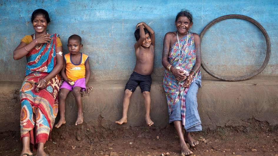 Surgi Pacharia, 27, and her son Mesa Pacharia, 4, are sitting on the town square of Ketokuria near Pakur, Jharkand. Next to them sits Bamri Pacharia, about 60, and her grandchild. 
