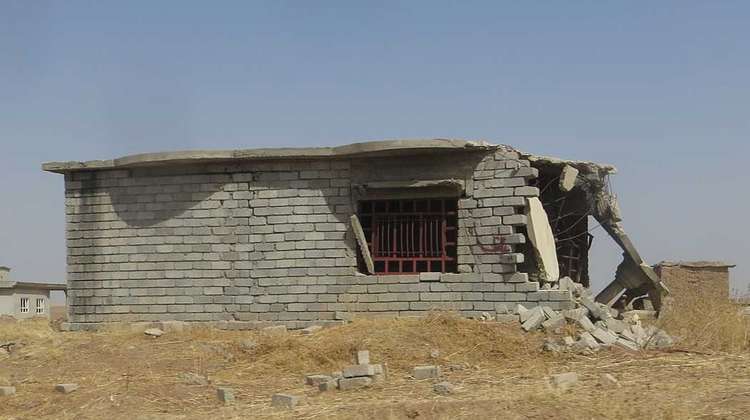 Ein verlassenes, zerstörtes Steinhaus