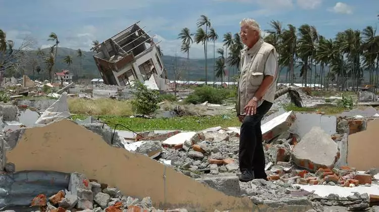 German TV personality Dieter Thomas Heck visited Aceh, Indonesia, in 2005. The region was only 80km from the epicentre of the marine quake - destruction was particularly severe here.