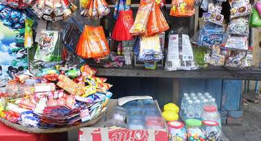 Ein Kiosk in Kambodscha, welcher größtenteils Süßigkeiten anbietet