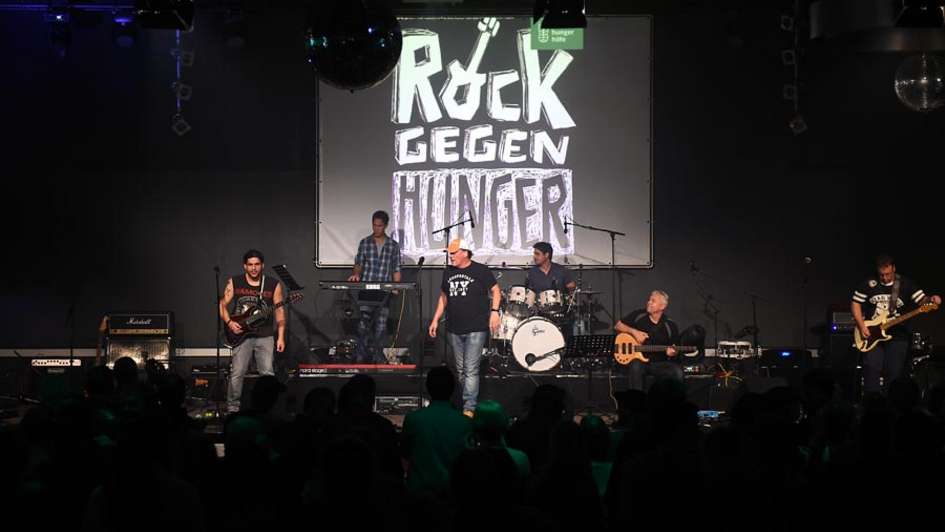 Eine Band bei Rock gegen Hunger, Düsseldorf 2016.