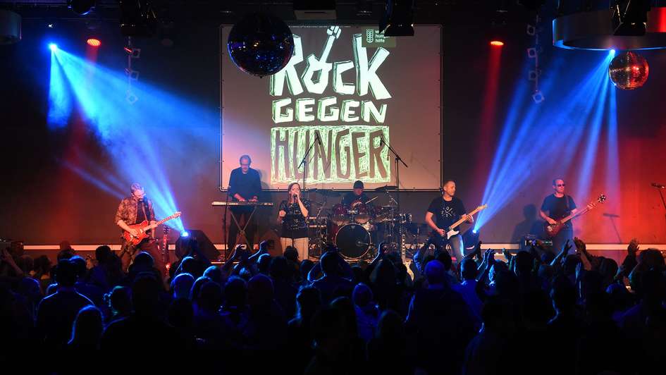 Live-Auftritt einer Band bei Rock gegen Hunger