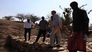 Hungerkrise in Somaliland: Till Wahnbaeck im Gespräch mit Einheimischen
