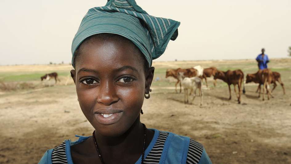 Ein Mädchen aus einer Nomaden-Familie im Dorf Nelbel, Mali.