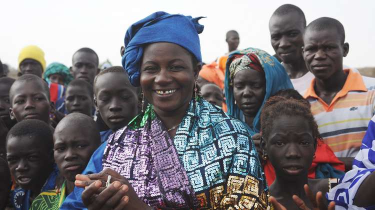 Frau und Kinder in Yehere, Mali