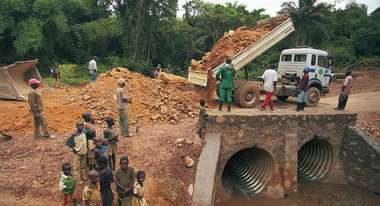 Bau einer Strasse im Kongo
