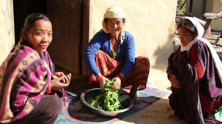 Frauen in einem Dorf im Salyan-Distrikt, Nepal.