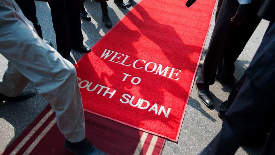 Ein roter Teppich zur Feier von Zehn Jahre Südsudan am Gründungstag, Dschuba 2021.