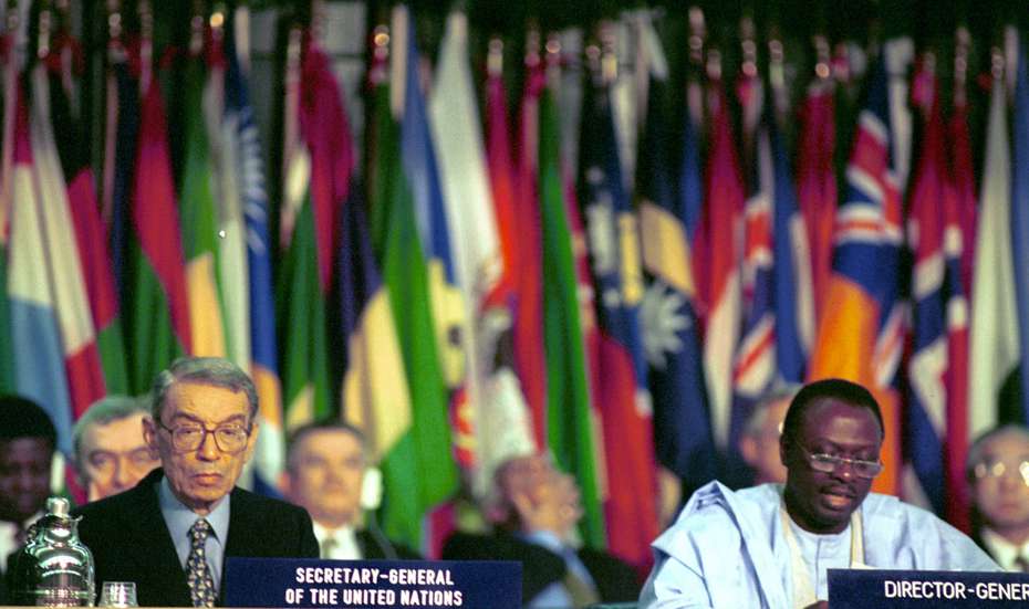 Der damalige FAO-Generaldirektor Jacques Diouf (R) und der frühere UN-Generalsekretär Boutros-Ghali beim World Food Summit, Rom, 1996.