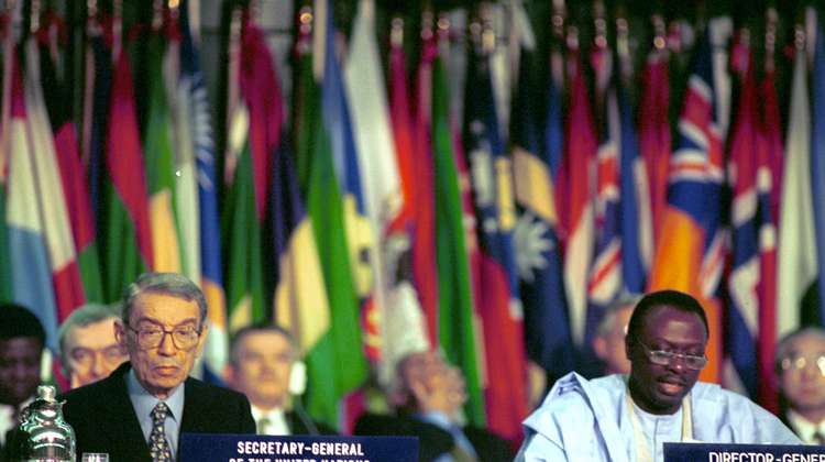 Der damalige FAO-Generaldirektor Jacques Diouf (R) und der frühere UN-Generalsekretär Boutros-Ghali beim World Food Summit, Rom, 1996.