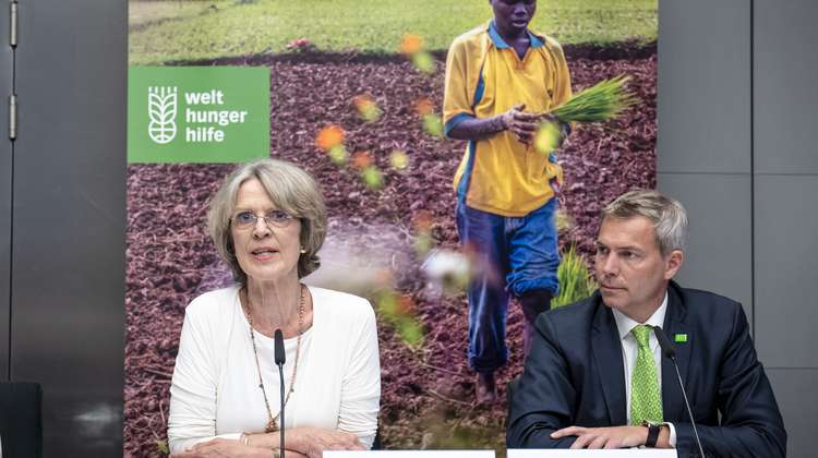 Bärbel Dieckmann, Präsidentin der Welthungerhilfe und CEO Dr. Till Wahnbaeck bei der Pressekonferenz des Jahresberichts 2017 in Berlin.
