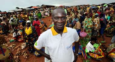 Sicherheitschef der Welthungerhilfe auf Markplatz in der DR. Kongo