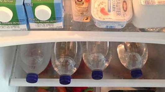 Blick in einen Kühlschrank: Sortierte Lebensmittel