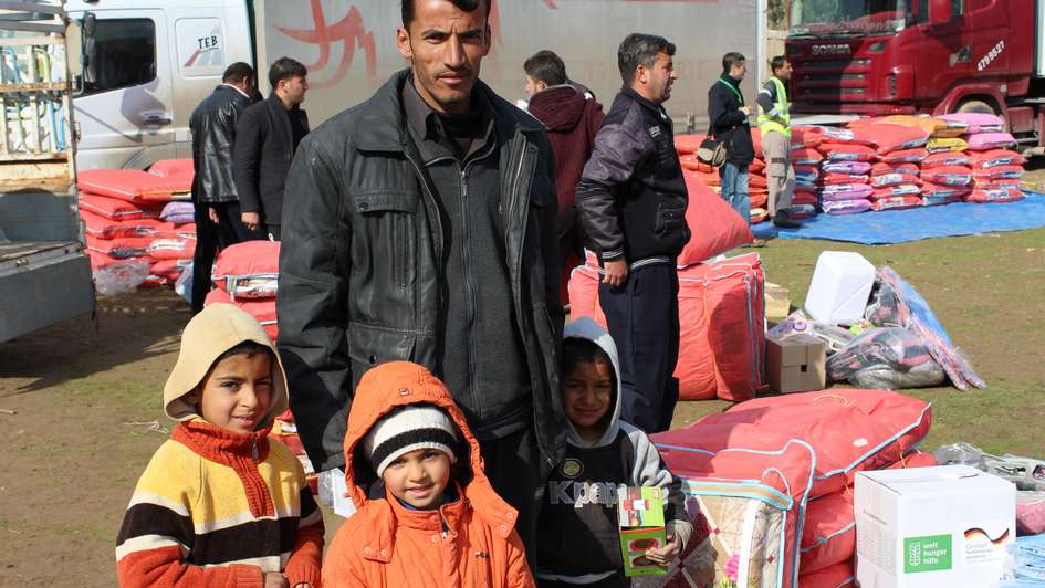 Vater mit Kindern in Mossul