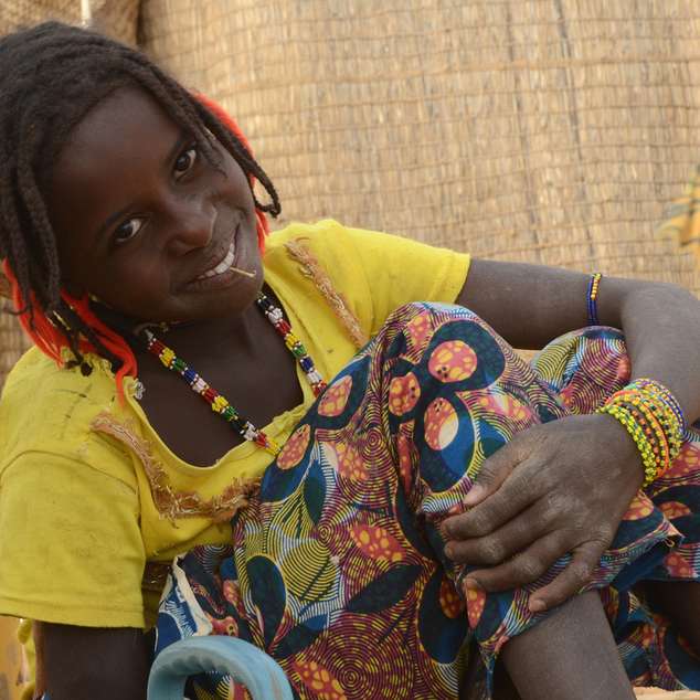 Mädchen im Zelt in Niger
