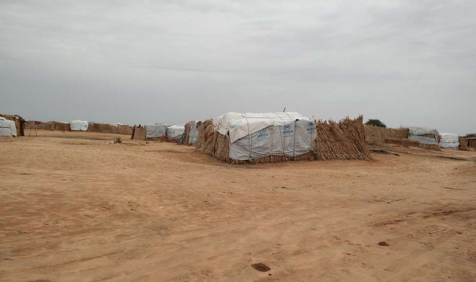 Notunterkünfte für Geflohene aus Niger und Nigeria.