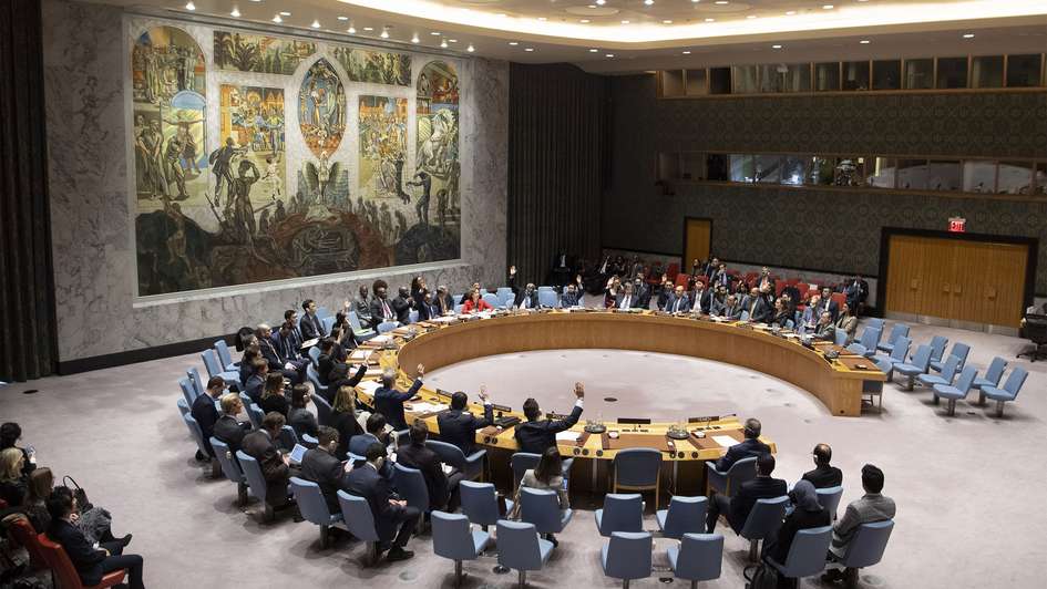 Mitglieder des UN-Sicherheitsrats stimmen per Handzeichen ab