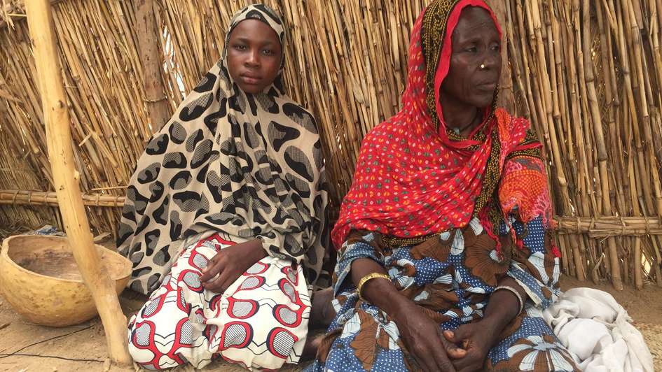 Zwei vor Boko Haram geflohene Frauen.