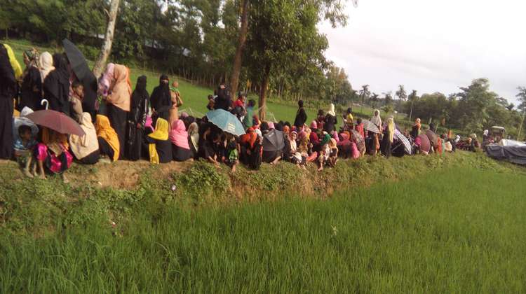 Rohingya auf der Flucht nach Bangladesch.