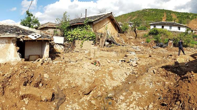 Zerstörungen in der Gemeinde Kumchon in Norkorea