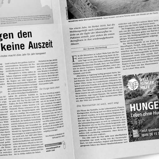 Eine aufgeschlagene Zeitung, rechts unten ist eine Werbung der Welthungerhilfe