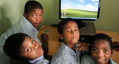 Schüler nutzten einen Computerraum in der Dominikanischen Republik
