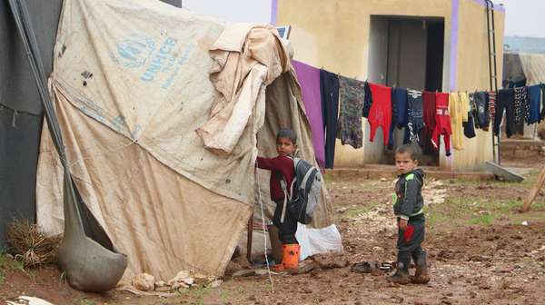 Zwei Jungen in einem Flüchtlingscamp in Syrien.