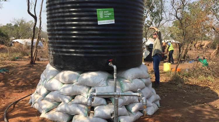 Ein Wassertank der Welthungerhilfe.