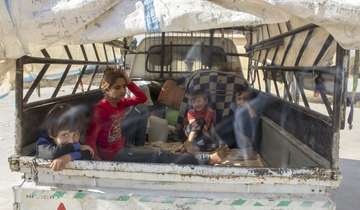 Kinder auf einem Lastwagen in Nordsyrien