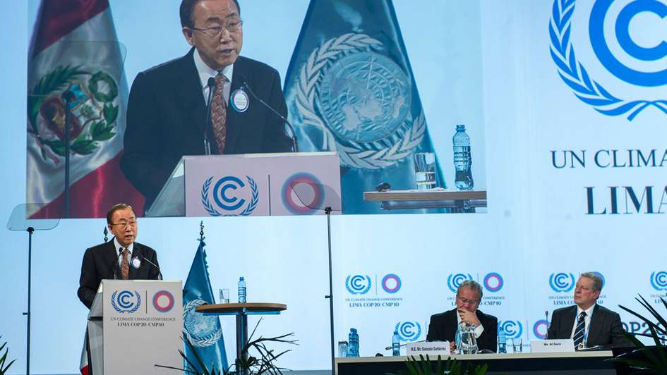 Secretary-General Ban Ki-moon auf dem Podium bei der Eröffnung des Climate Action High-level Dialogue in Lima, am 11. Dezember. © UN Photo/Mark Garten