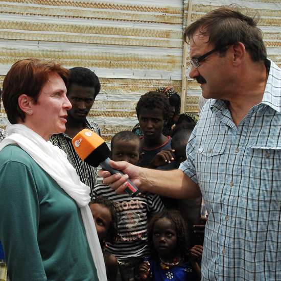 Ursula Langkamp, Regionalkoordinatorin der Welthungerhilfe in Äthiopien, im Interview mit dem ZDF in der Afar-Region Bidu Woreda. 
