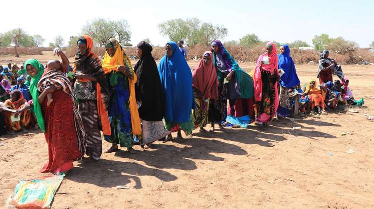 Die Welthungerhilfe verteilt in Somaliland (2017) dringend benötigte Lebensmittel. © Justfilms/ Welthungerhilfe