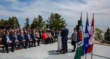 Der kanadische Familienminister hält eine Rede auf der Terrasse des Hotels Fairmont le Manoir Richelieu in Malbaie, Kanada