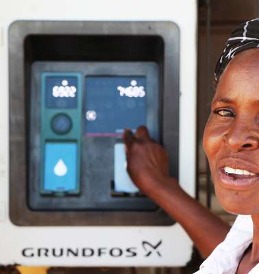Digitales Bezahlsystem: So geht Wasserholen im Ngakaa Water Project in Makueni County, Kenia.