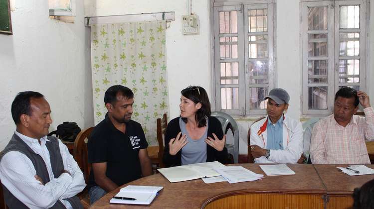 Asja Hanano, Landesdirektorin der Welthungerhilfe in Nepal, in einem Meeting.