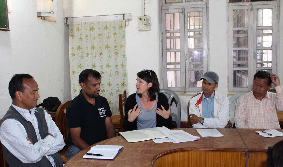 Asja Hanano, Landesdirektorin der Welthungerhilfe in Nepal, in einem Meeting.