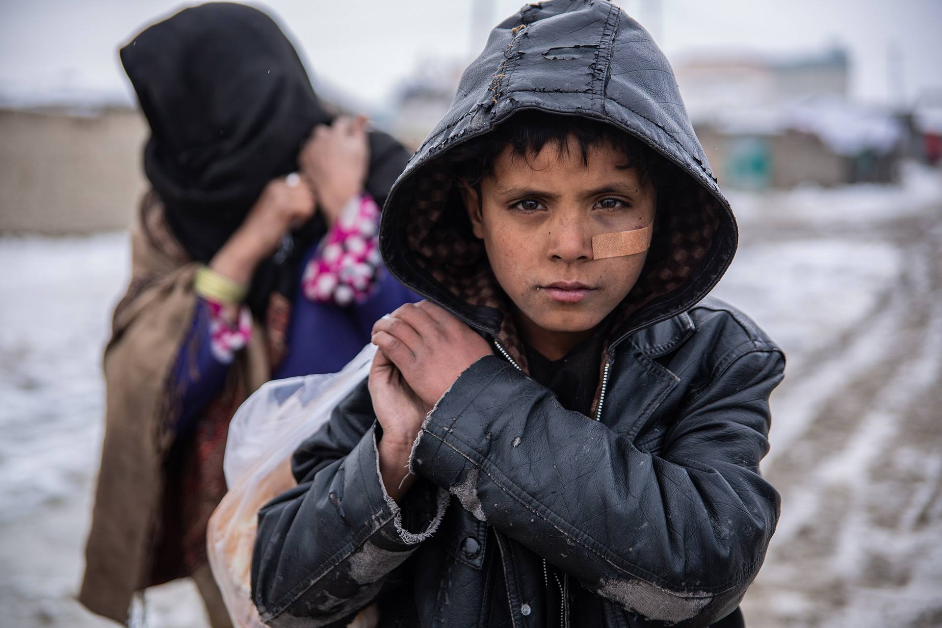 In den Aussenbezirken von Kabul sind kleine Siedlungen mit sogenannten Binnenflüchtlingen entstanden. Die meisten von ihnen flohen vor Gewalt und Dürre. Einige sind erst in den letzten Monaten eingetroffen, andere dagegen leben in diesen provisorischen Siedlungen schon seit Jahren.